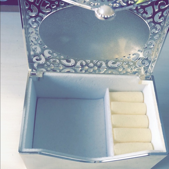 Silver Engraved KeepSake Jewelry Box - Picture 2 of 2